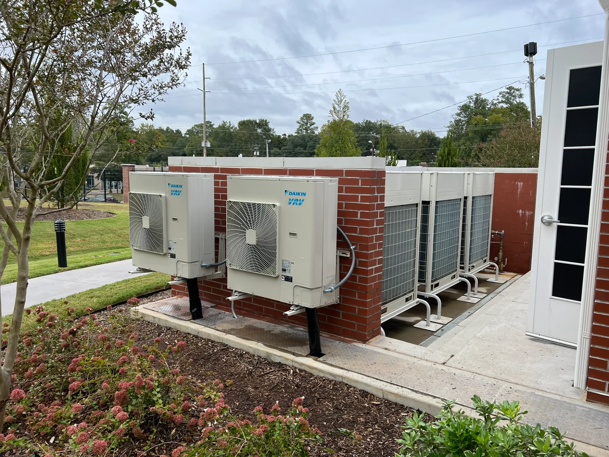 Multiple Daikin VRV commercial heat pump units